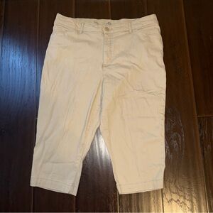 St. John’s Bay khaki Capri pants women’s  plus size 18 W